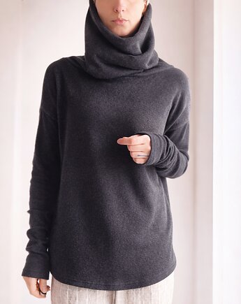 Wysoki golf czarny sweter