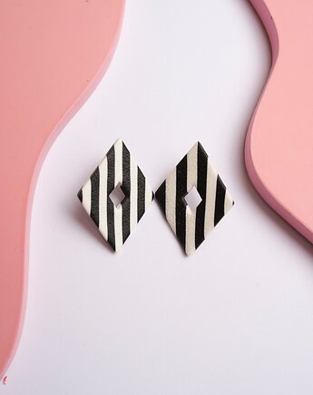 Minimalistyczne sztyfty w geometrycznym kształcie, Dwie Gliny