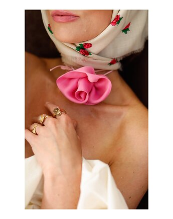 Choker w kolorze różowym, Celina Parysów