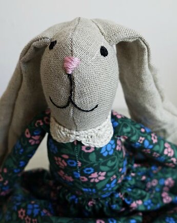 Przytulanka dla dziecka królik w golfie, Po zachodzie