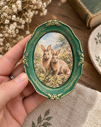 Mini obrazek z królikami w ręcznie wykonanej ramce vintage