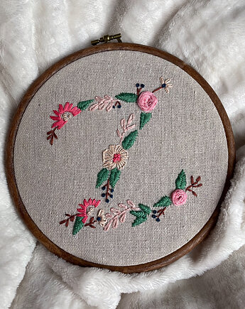 Haftowane literki, tamborkowo