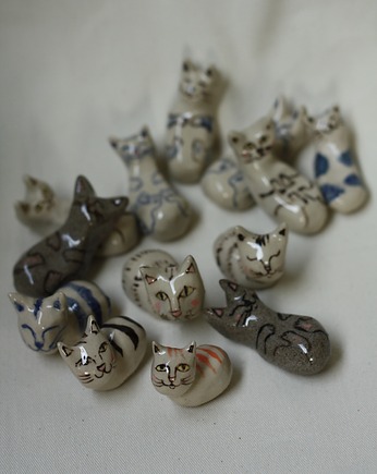 Figurka kotek, ceramiczna podstawka na pałeczki