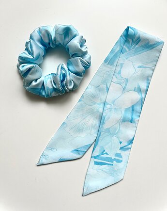 Scrunchie Blue Flores - dostępna w wersji z odwiązywaną szarfą