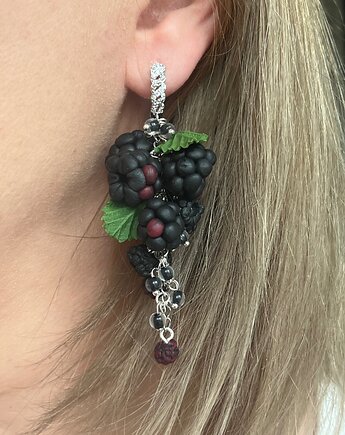 Kolczyki z jagodami jeżyna. Handmade Polska. Polimerowa glina