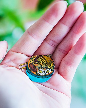 Przypinka  ramen, Pintura