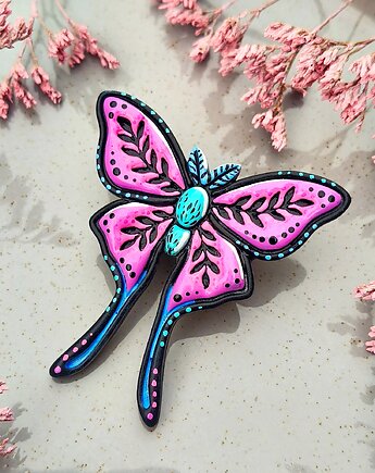 Pin z baśniowym motylem kolorowa biżuteria fantasy dla fanów elfów