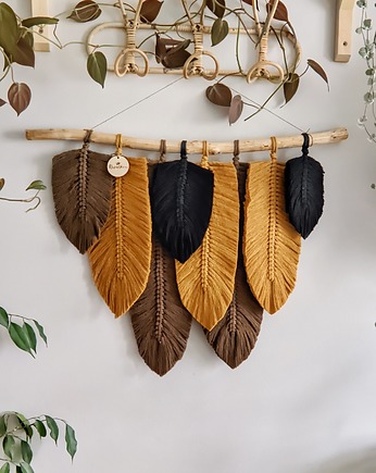 Makrama dekoracja boho, plecione musztardowe piórka listki