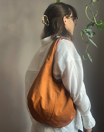 Hobo bag camel z podszewką terrazzo