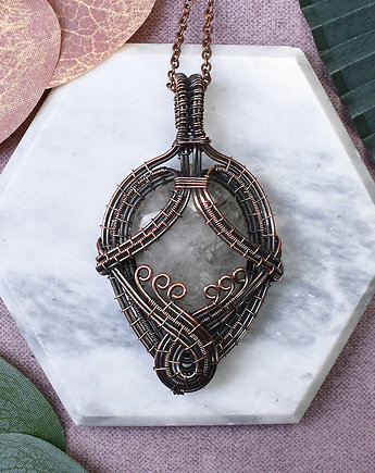 Miedziany wisiorek wire wrapping z kwarcem z rutylem #473