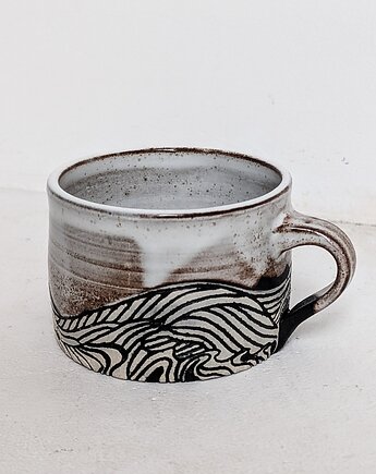 Kubek sgraffito "Fale" Biały