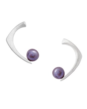 PEARL / satin silver earrings with dark pearl