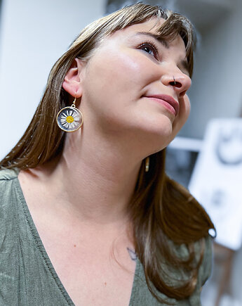 Przepiękne kolczyki z żywicy ze stokrotkami, So Jewelry