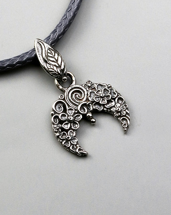 Lunula w kwiatach - mini wisiorek