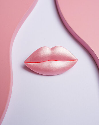 Broszka Usta perła, Dwie Gliny