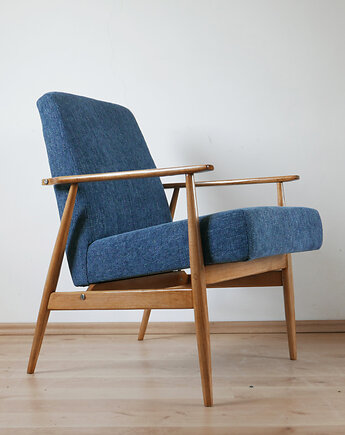 Fotel Lisek granatowy, Typ 300-190, Po renowacji. Drewniany fotel