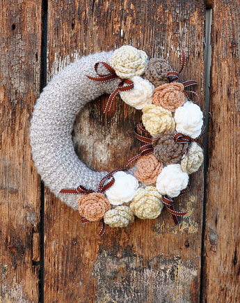 Dziergany wianek z różami, mamuta