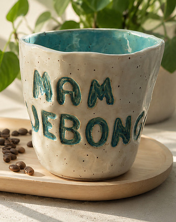 Ceramiczny kubek handmade z napisem "MAM WYJEBONGO"
