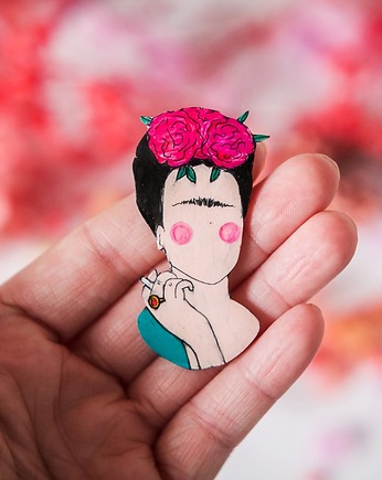 Broszka Frida z papierosem, Pintura