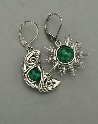 Asymetryczne kolczyki księżyc i słońce zielony onyks wire wrapping