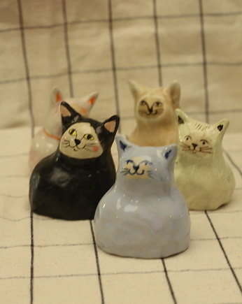Figurka kot. Ceramiczny kotek na kadzidło
