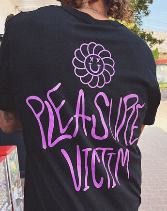 Czarny Przedłużany T-shirt Pleasure Victim