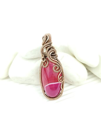 Wisiorek z różowym agatem wire wrapping