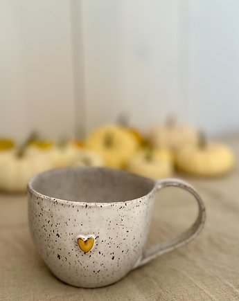Kubek  biały nakrapiany ze złotym serduszkiem 400 ml