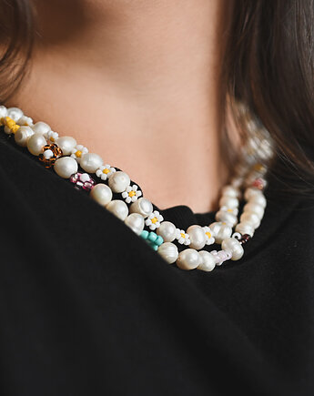 Naszyjnik la suerte, perły słodkowodne i kwiatki z koralików, kwiaty biżuteria