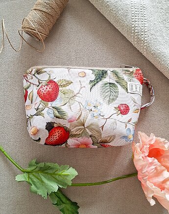 ŚREDNIAK kosmetyczka Bohomazy Strawberry Patch - handmade