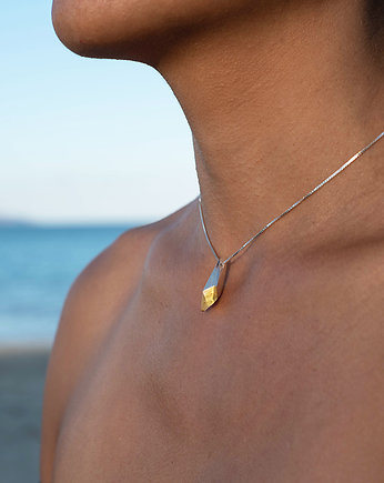 ONE AMBER EDGE / amber and silver necklace
