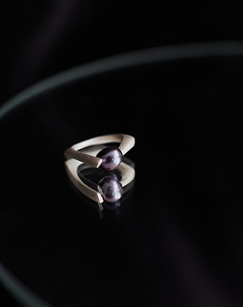 PEARL ring / satin silver with black pearl