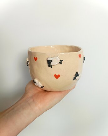Ceramiczna ręcznie robiona czarka w owieczki