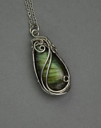 Wisiorek z labradorytem wire wrapping labradoryt