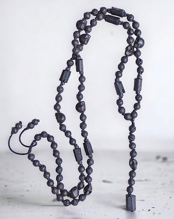 Długi naszyjnik z czaszkami : PURE BLACK : turmalin, howlit, lawa, kaktusia