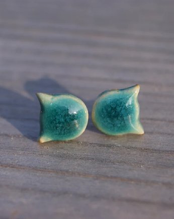 Ceramiczne kolczyki małe turkusowe kotki