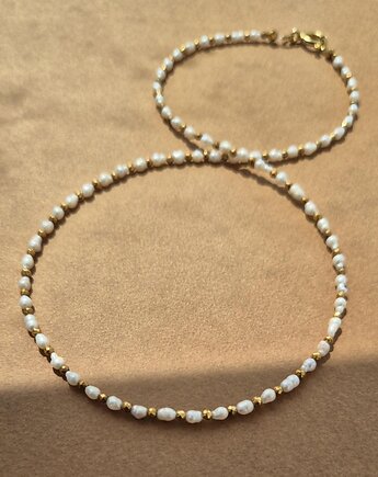 Naszyjnik z naturalnych, drobnych perełek, Dziewczyna i Perły