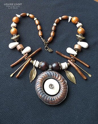 Wisiorek w kolorach ziemi w stylu boho z ręcznie wypalanej ceramiki handmade