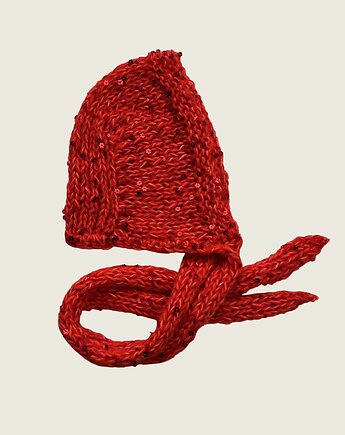 Bonnet babe in LOVE