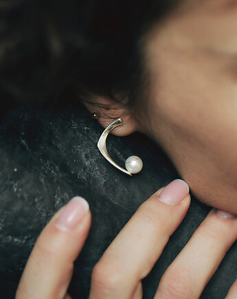 PEARL / glossy silver earrings with white pearl