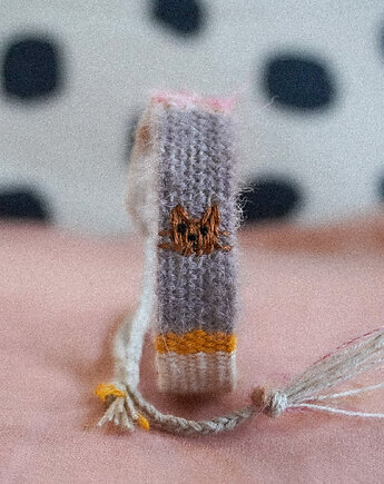 Bransoletka z nici na sznurku z haftowanym kotkiem, Słońcem Tkane