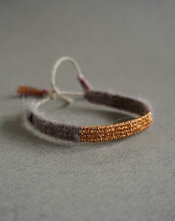 Włóczkowa bransoletka z błyszczącym środkiem i haftowanym serduszkiem, Słońcem Tkane