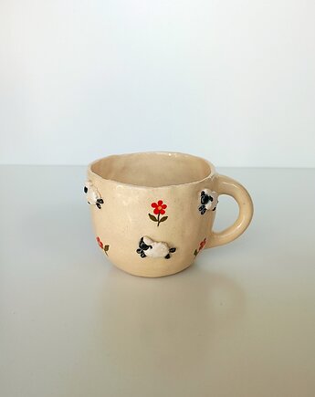 Ceramiczna ręcznie robiona filizanka w owieczki