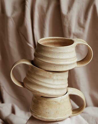 Ceramiczny, ręcznie robiony kubeczek WOLNIEJ śmietanka 300ml