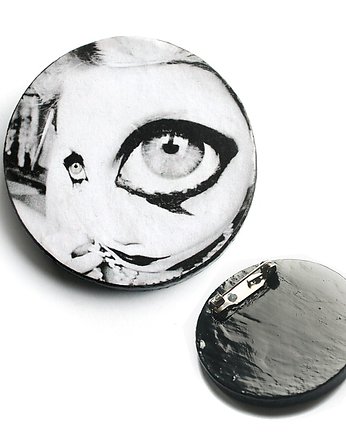 Curious broszka, KEIT