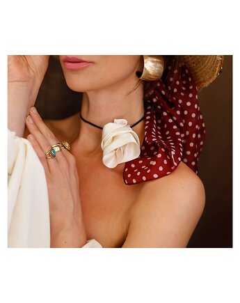 Kremowy jedwabny choker, Celina Parysów