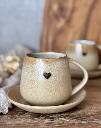 Filiżanka ze spodkiem beczułka 320 ml w stylu boho - Pustynny piach z sercem