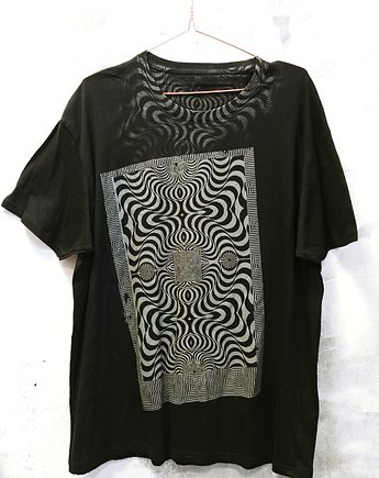 Koszulka z szarym drukiem  tshirt opart