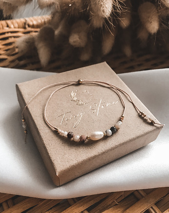 Bransoletka Rose z perłą i opalem na jedwabnej nici, Tiny Stone