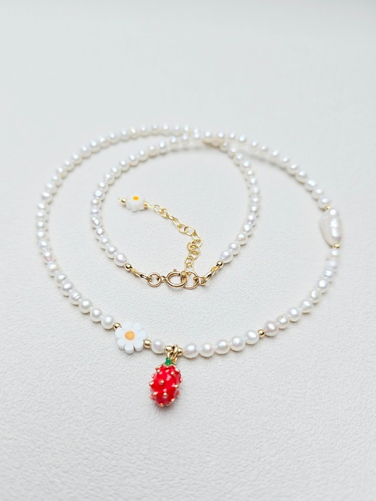 złote naszyjniki Delikatny Naszyjnik z Poziomkowym Akcentem